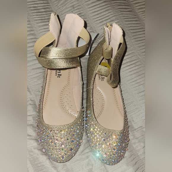Link Other - NWT Girls Champagne Rhinestone Dress Shoes Size 1